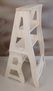 Pilt Kuusepuust trepptool